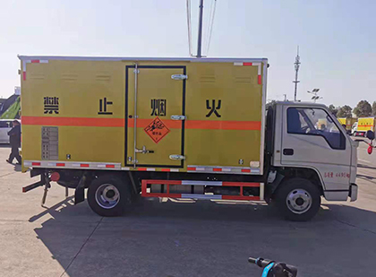 南林乡爆破器材运输车工人安全操作规范与智能技术保障